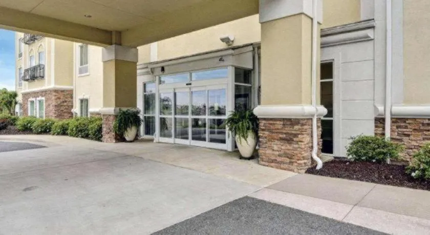 Comfort Suites near Hot Springs Park