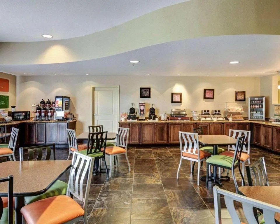 Comfort Suites near Hot Springs Park