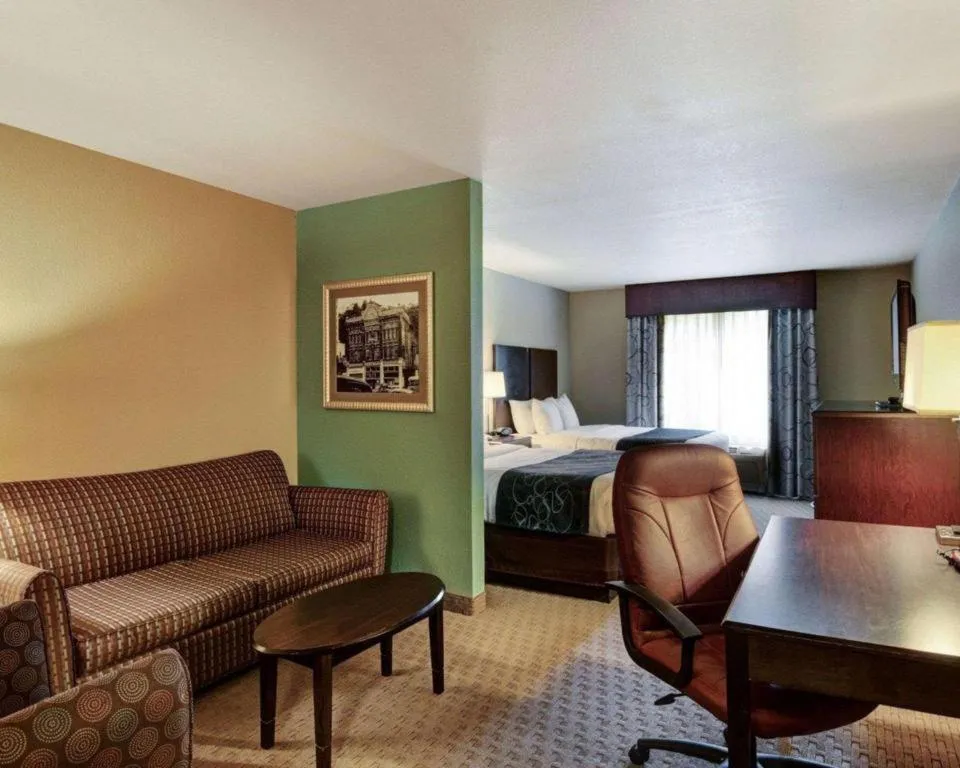 Comfort Suites near Hot Springs Park
