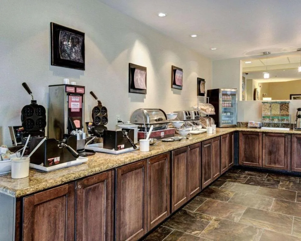 Comfort Suites near Hot Springs Park