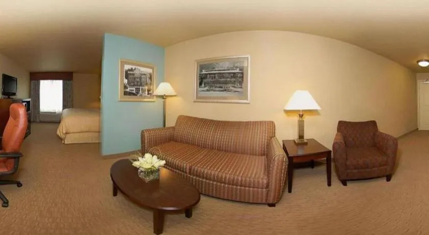 Comfort Suites near Hot Springs Park