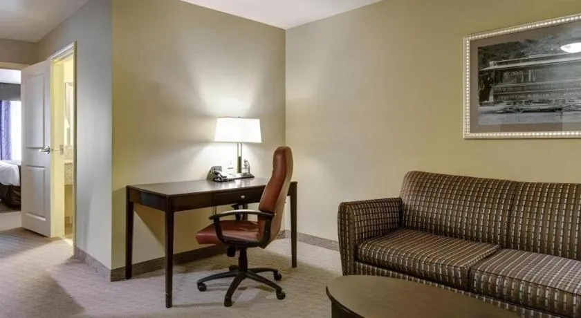 Comfort Suites near Hot Springs Park