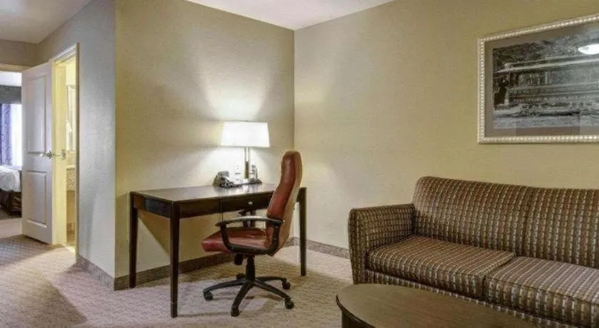 Comfort Suites near Hot Springs Park
