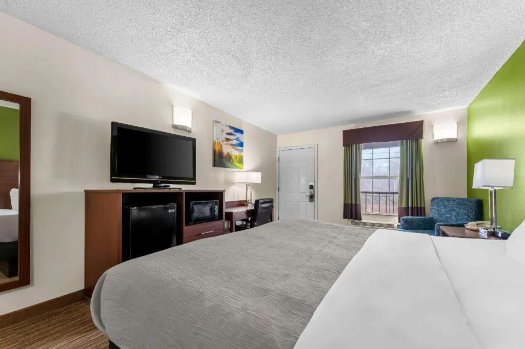 Bed in Quality Inn Eastman