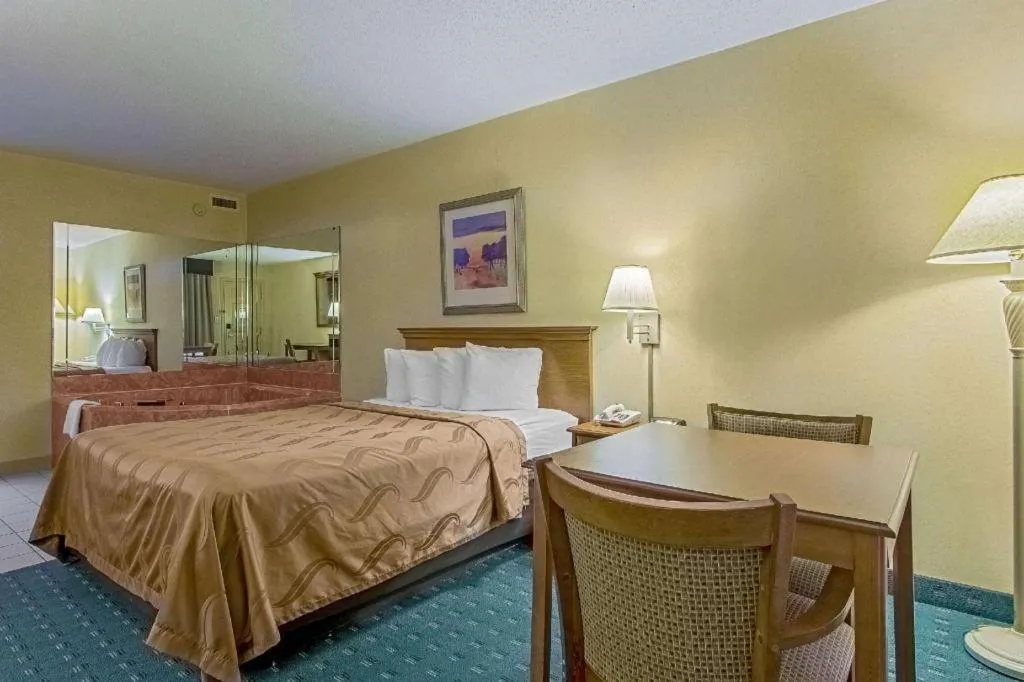 Bed in Quality Inn Oakwood - Gainesville