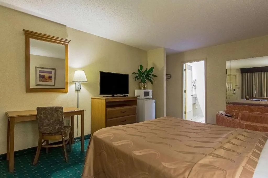 Bed in Quality Inn Oakwood - Gainesville