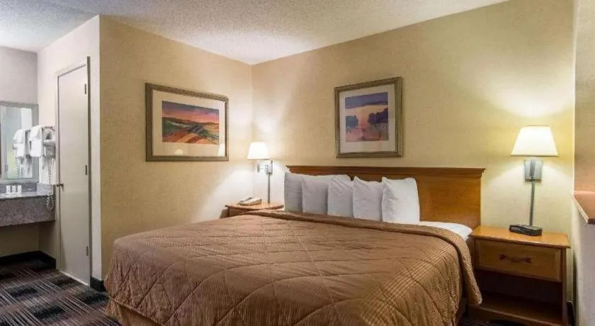Bed in Quality Inn Oakwood - Gainesville