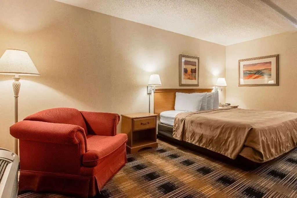 Bed in Quality Inn Oakwood - Gainesville