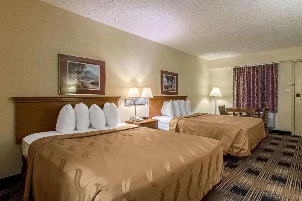 Bed in Quality Inn Oakwood - Gainesville