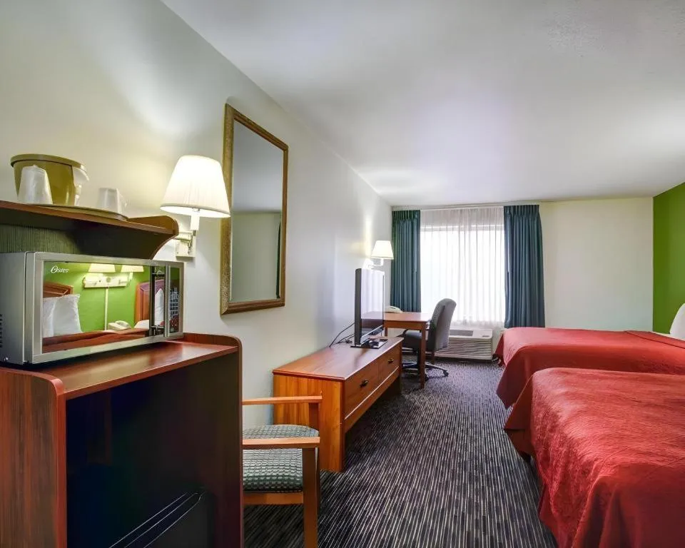 Bed in Quality Inn & Suites Austin Airport