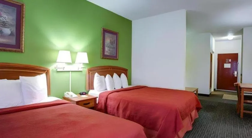 Bed in Quality Inn & Suites Austin Airport