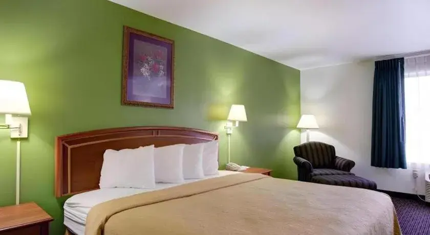 Bed in Quality Inn & Suites Austin Airport Bed in Quality Inn & Suites Austin Airport