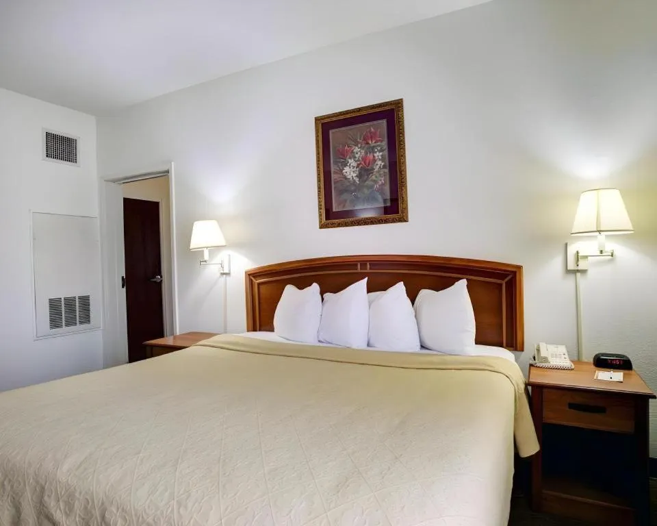 Bed in Quality Inn & Suites Austin Airport