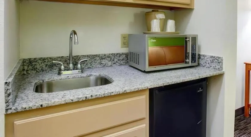 Quality Inn & Suites Austin Airport