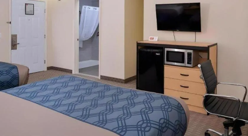 Bed in Econo Lodge Rochester I-90 & I-390