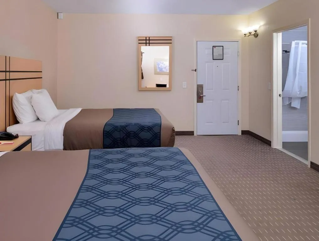 Bed in Econo Lodge Rochester I-90 & I-390