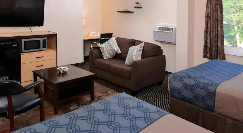 Bed in Econo Lodge Rochester I-90 & I-390