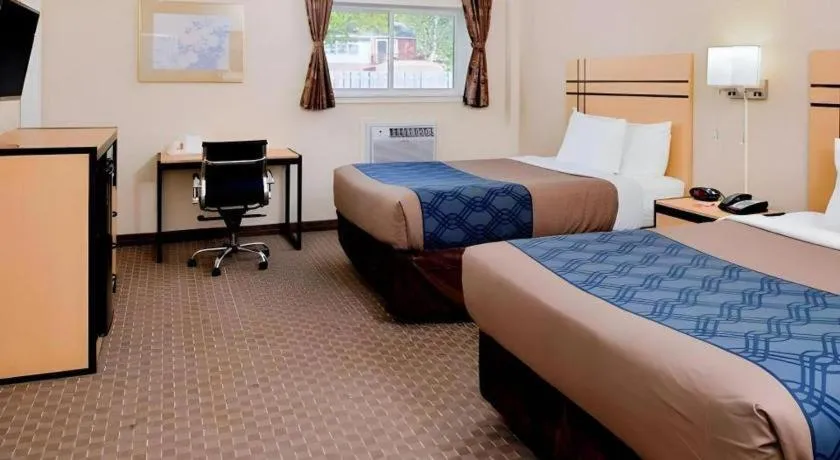 Bed in Econo Lodge Rochester I-90 & I-390