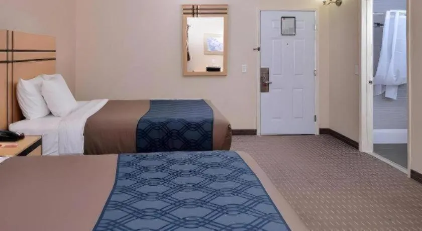 Bed in Econo Lodge Rochester I-90 & I-390