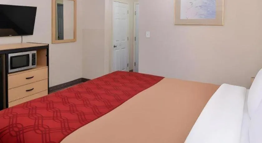 Bed in Econo Lodge Rochester I-90 & I-390