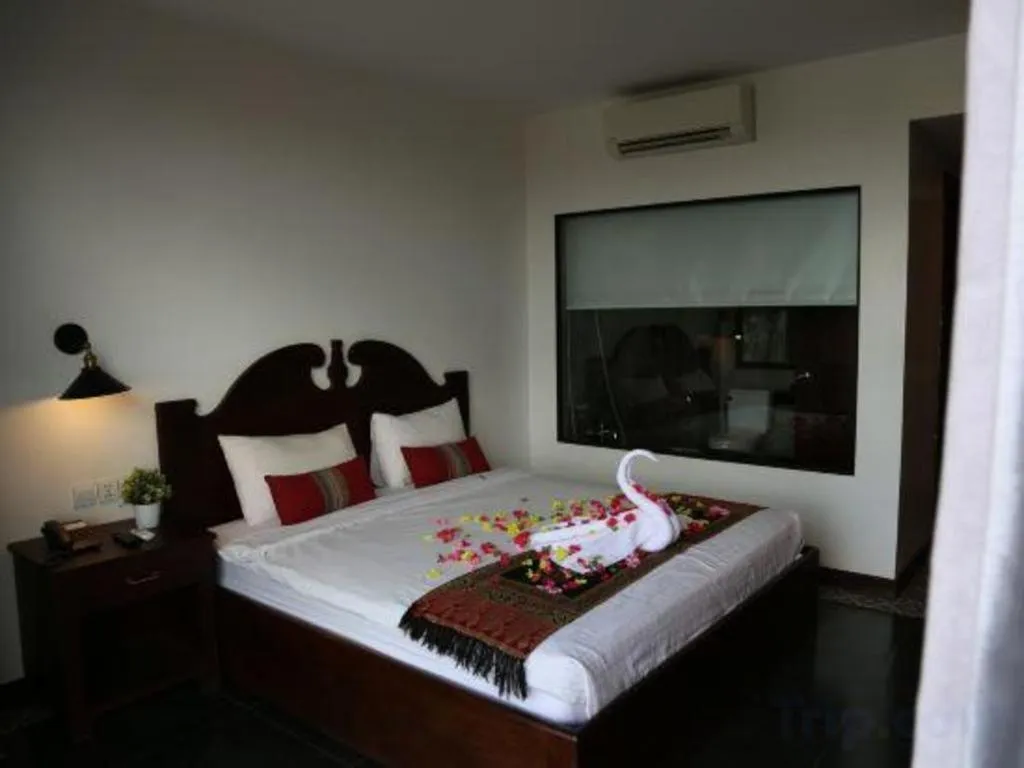 Bed in Yeak Loam Hotel