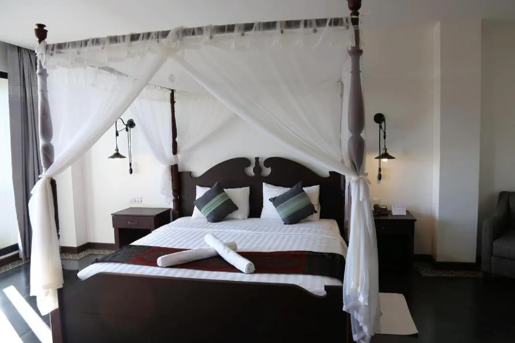 Bed in Yeak Loam Hotel