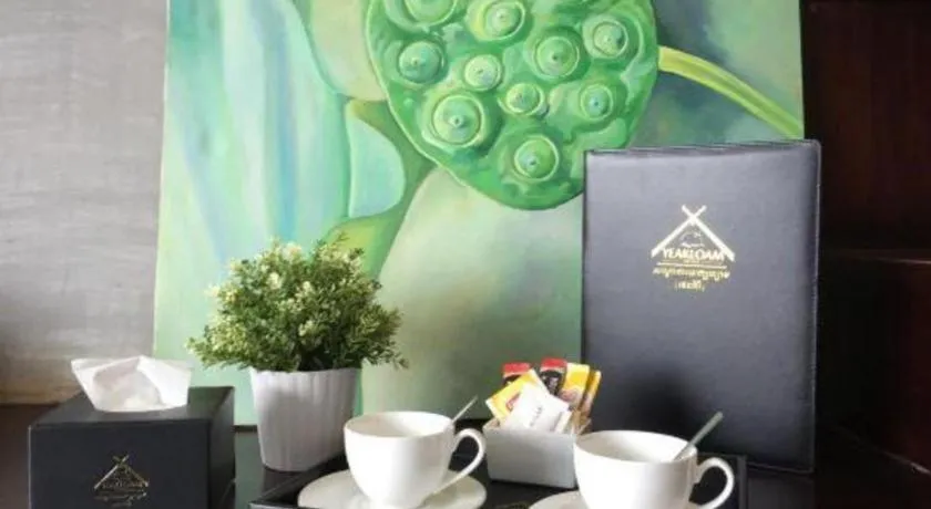 Yeak Loam Hotel
