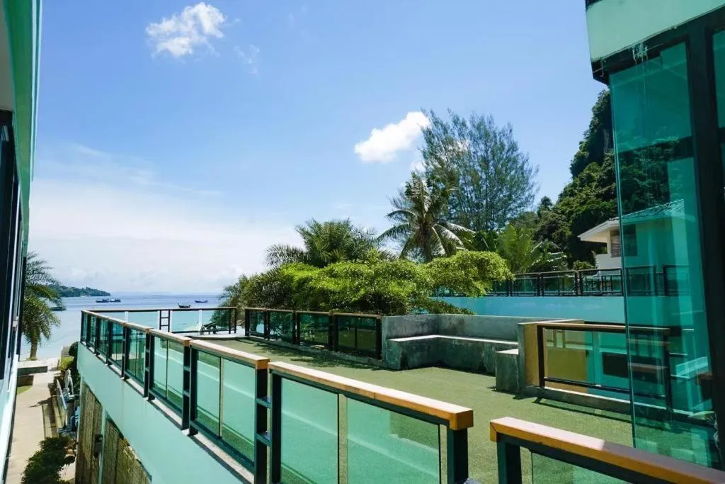 Phi Phi Nice Beach Hotel Hip