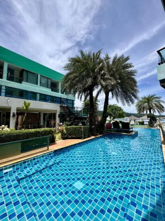 Phi Phi Nice Beach Hotel Hip