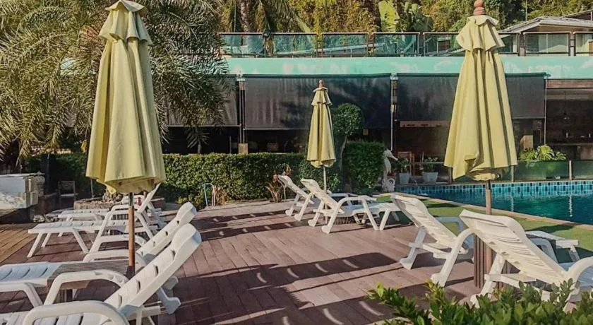 Phi Phi Nice Beach Hotel Hip