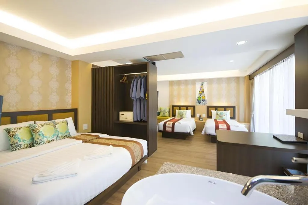 Bed in Phi Phi Nice Beach Hotel Hip