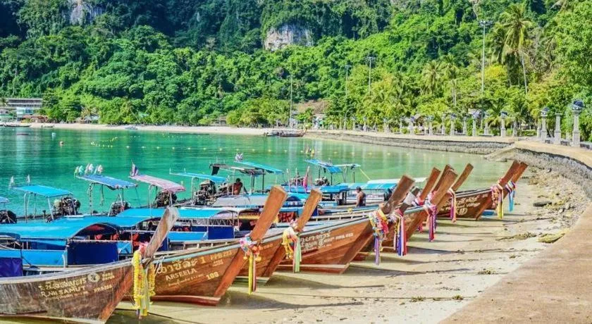 Phi Phi Nice Beach Hotel Hip