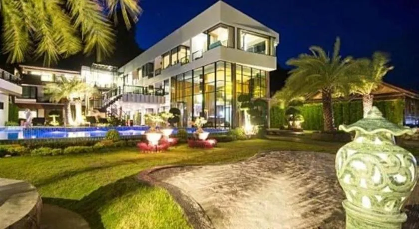 Phi Phi Nice Beach Hotel Hip