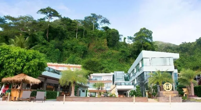 Phi Phi Nice Beach Hotel Hip