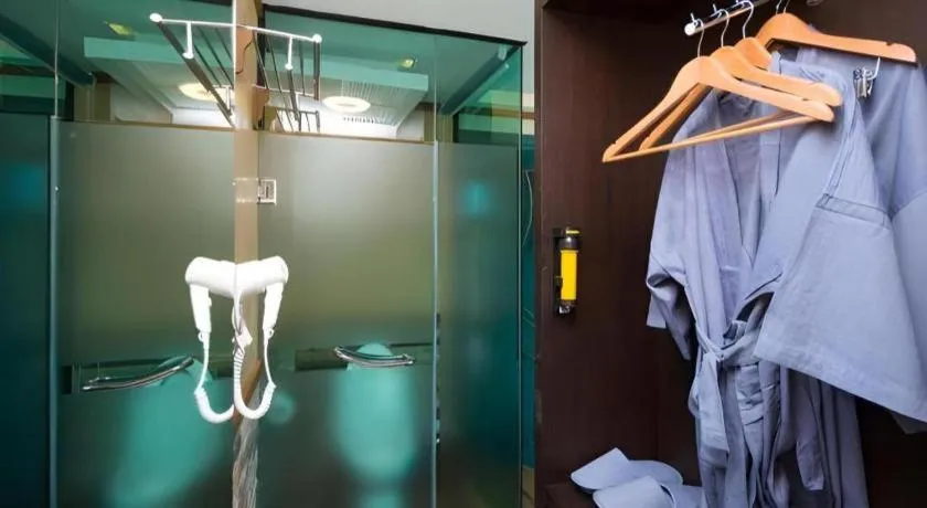 Phi Phi Nice Beach Hotel Hip