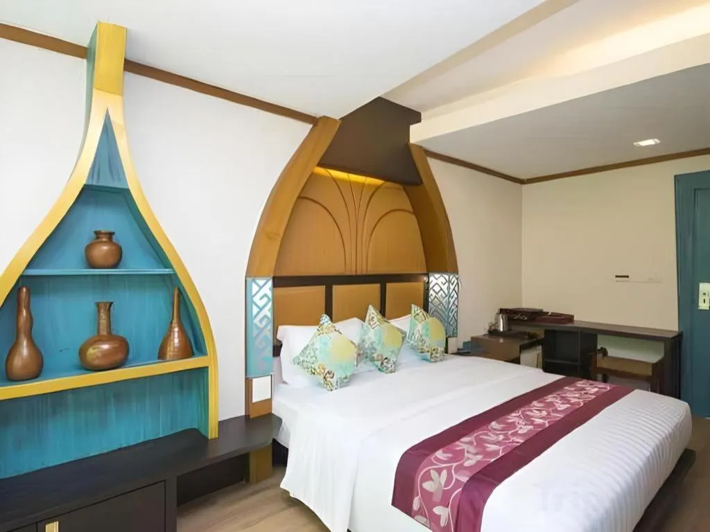 Bed in Phi Phi Nice Beach Hotel Hip