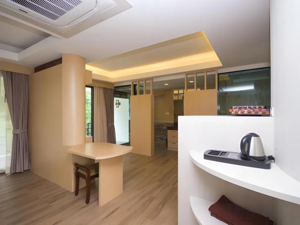 Phi Phi Nice Beach Hotel Hip