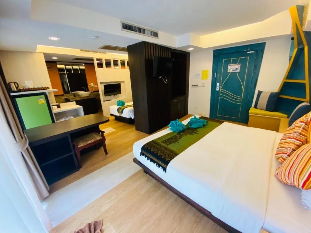 Bed in Phi Phi Nice Beach Hotel Hip