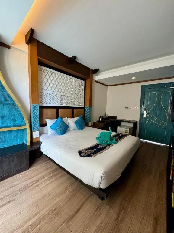 Bed in Phi Phi Nice Beach Hotel Hip