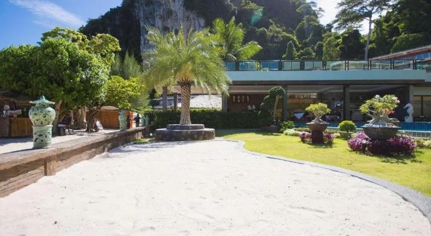 Phi Phi Nice Beach Hotel Hip