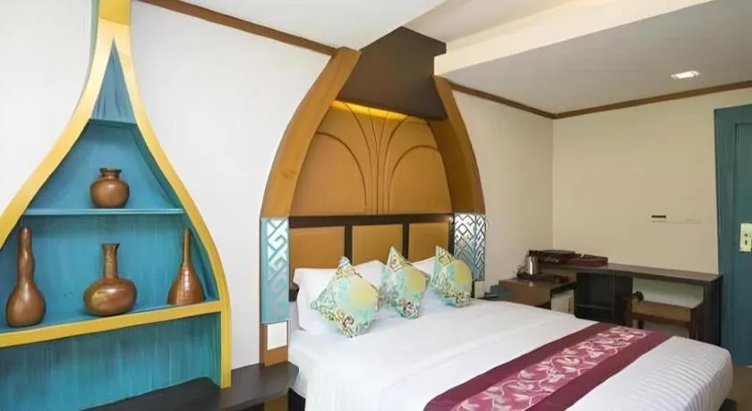 Bed in Phi Phi Nice Beach Hotel Hip