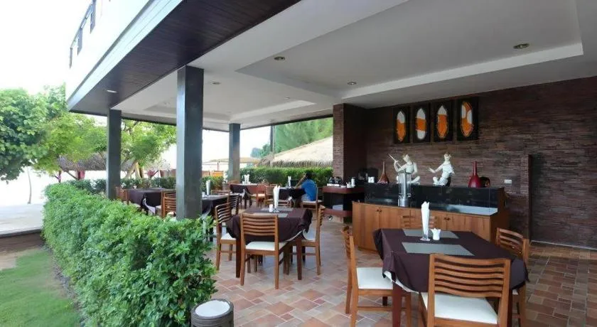 Phi Phi Nice Beach Hotel Hip