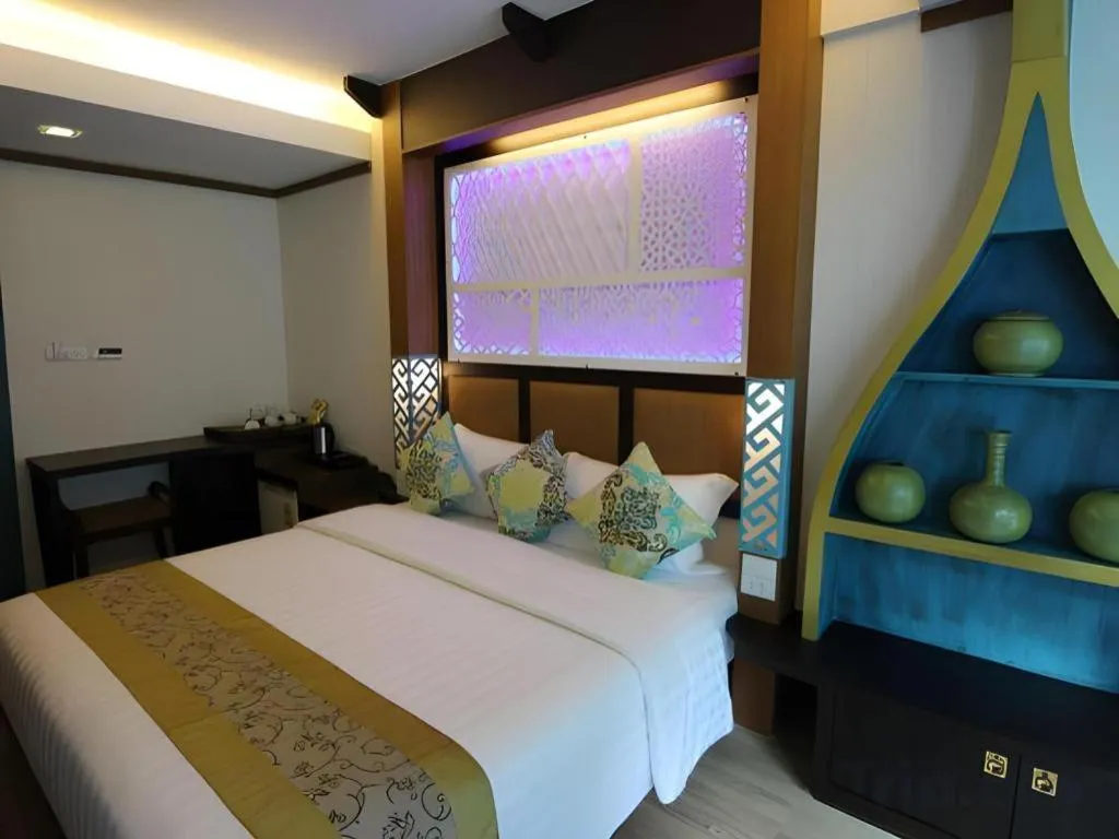 Bed in Phi Phi Nice Beach Hotel Hip