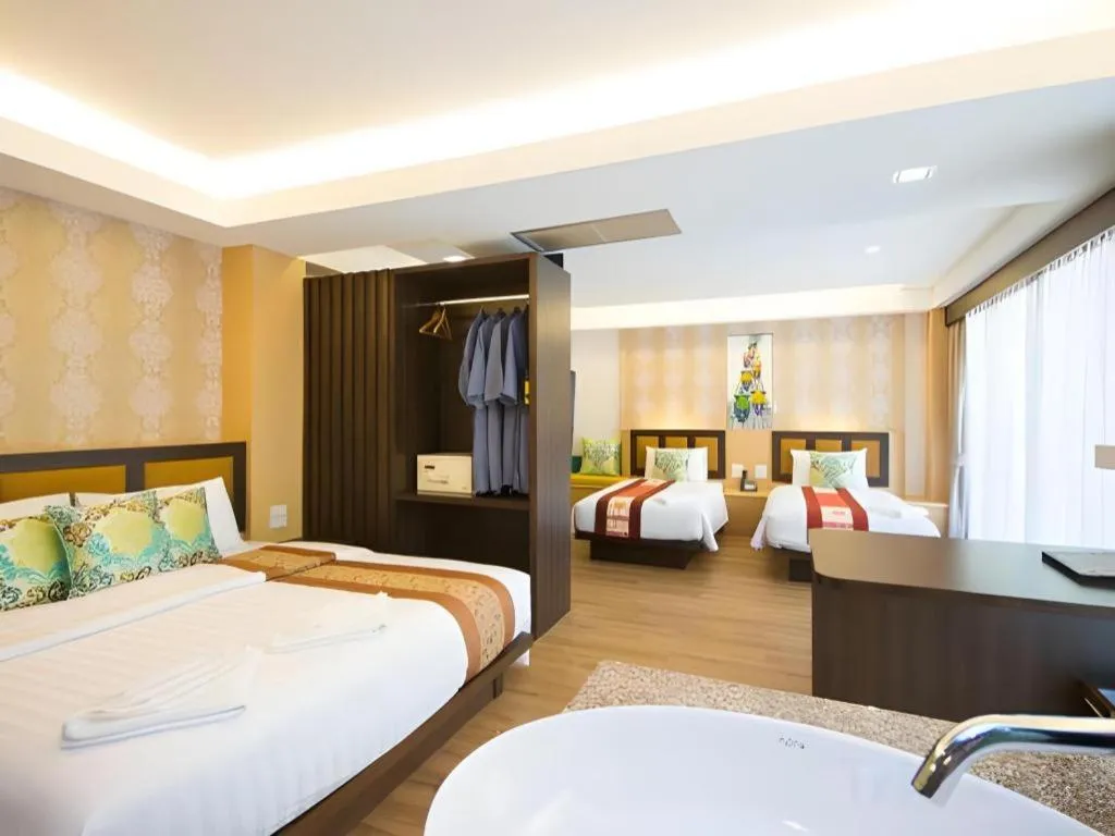 Bed in Phi Phi Nice Beach Hotel Hip