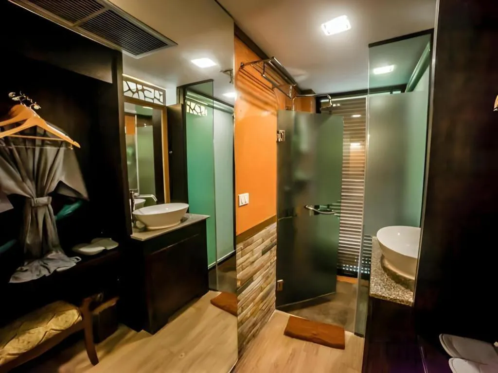 Phi Phi Nice Beach Hotel Hip