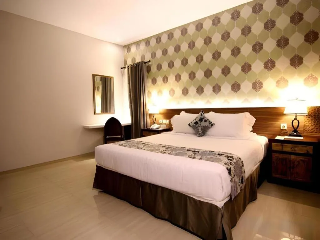 Bed in Grand Amira Hotel Solo, Azana Hotels Collection