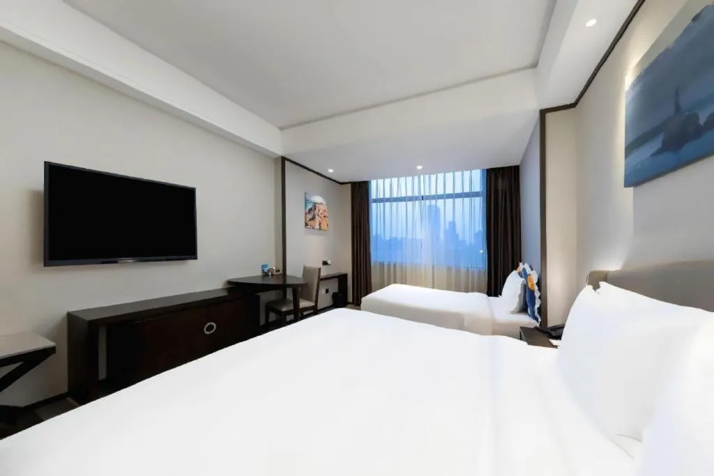 Bed in Zhuhai Starlight Hotel