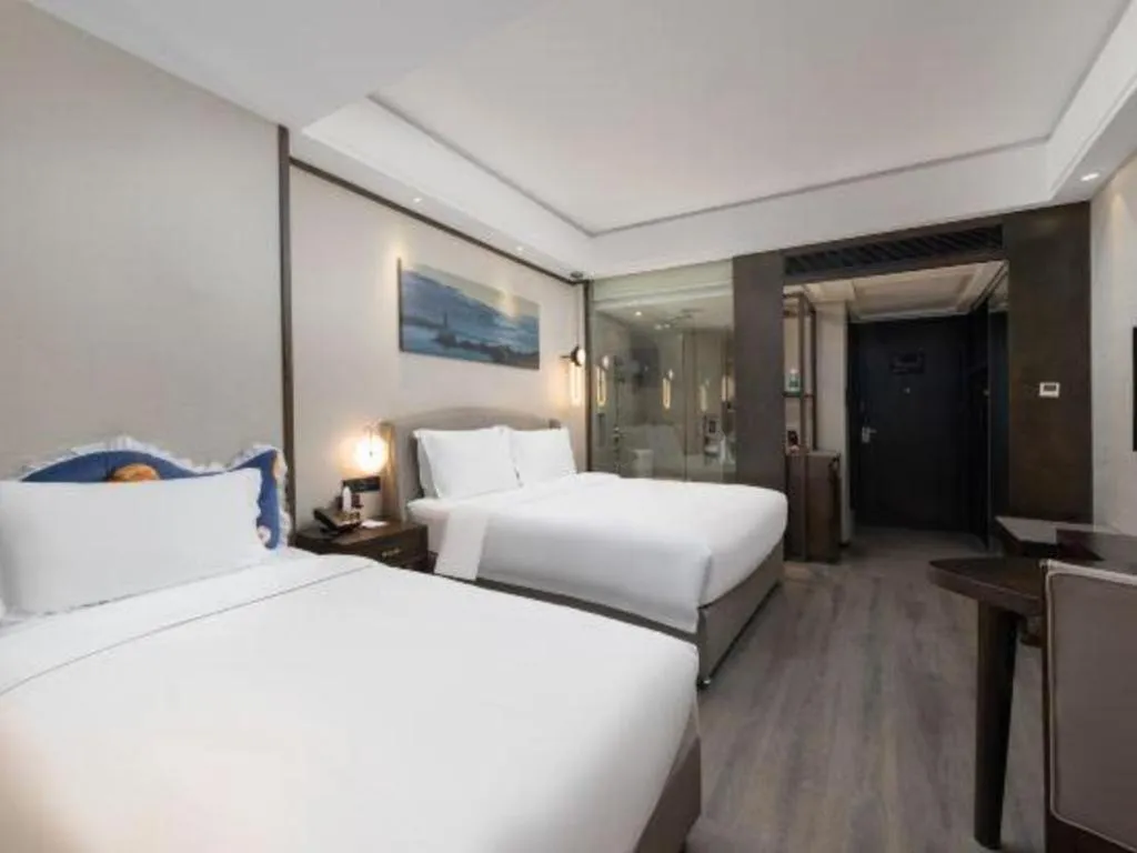 Bed in Zhuhai Starlight Hotel