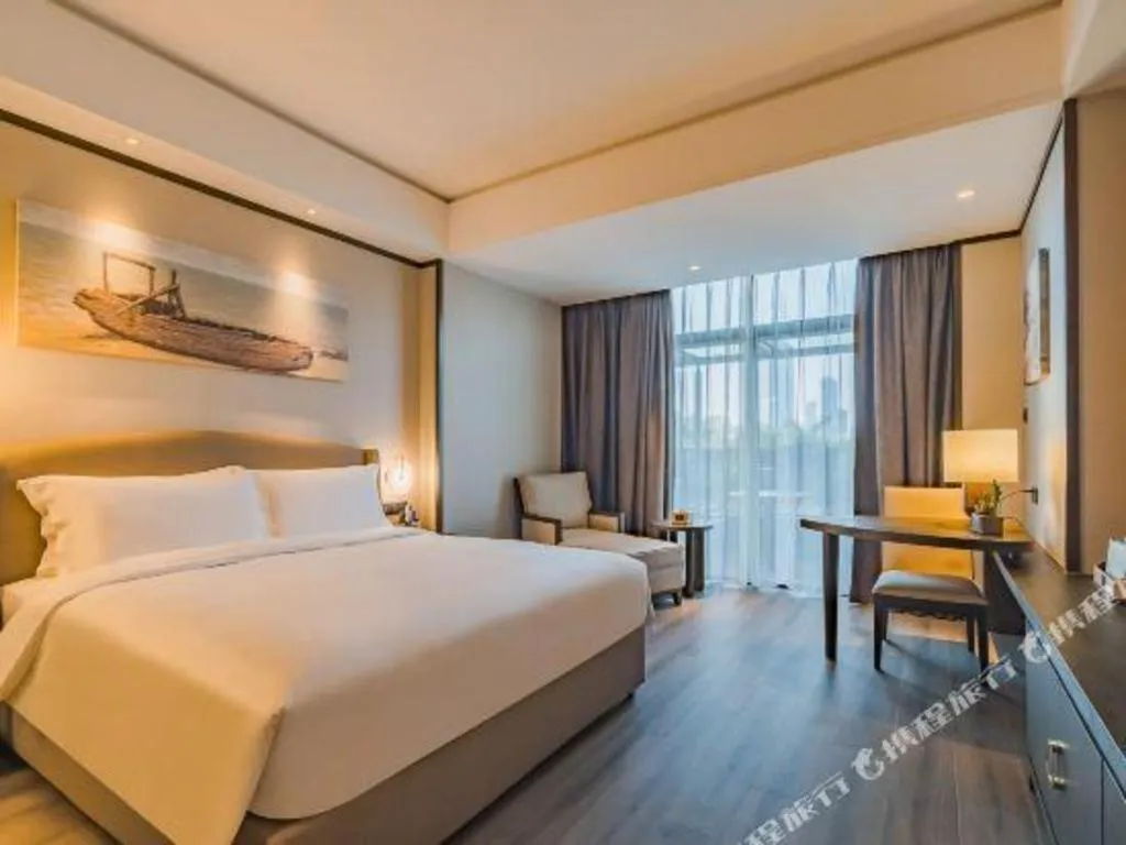 Bed in Zhuhai Starlight Hotel