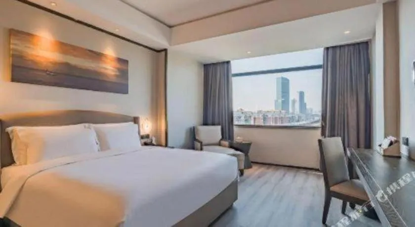 Bed in Zhuhai Starlight Hotel